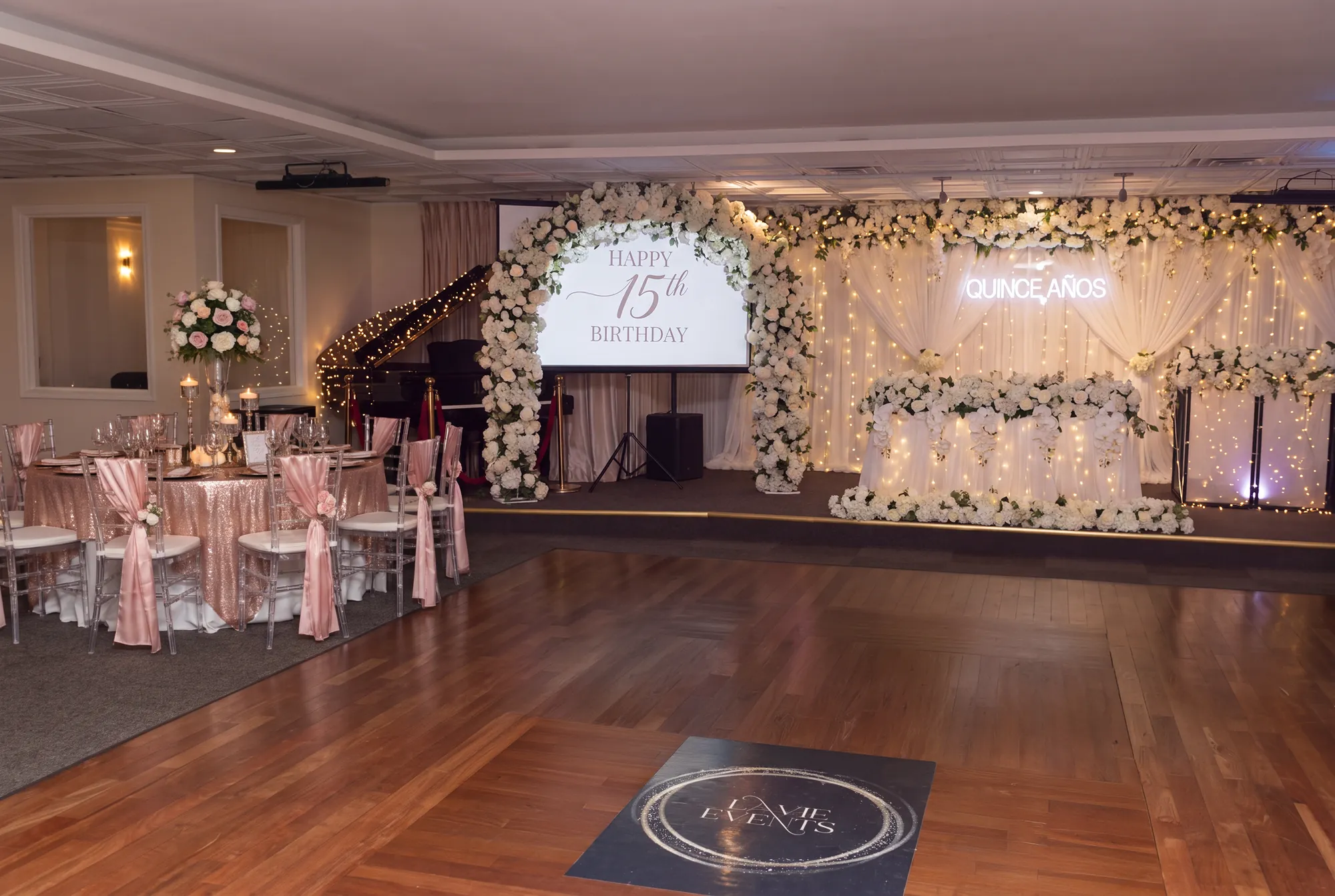 Quinceañera celebration at La Vie, photo 4